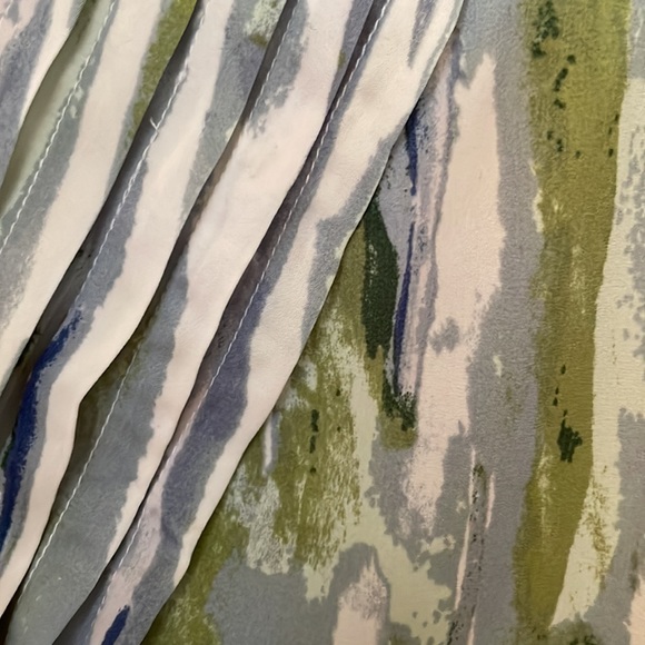 BNWT Banana Republic top, V neck, silky feel size L - Picture 4 of 7